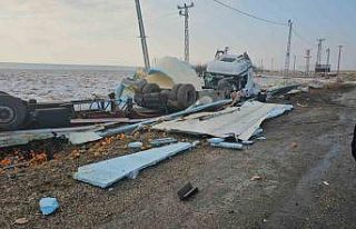 Portakal yüklü tır devrildi: 1 yaralı