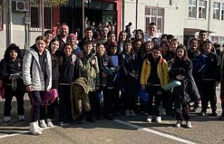 Renkli Eller, okul bahçesine geleneksel çocuk oyun...