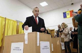 Romanya’da halk genel seçim için sandık başında