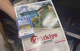 Saatli maarif takvimleri duvarlarda nostaljik bir...