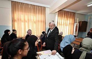 Şahinbeyli öğrenciler Umre için ter döktü