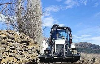 Saimbeyli Belediyesi, yol yapım çalışmalarını...