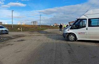 Samsun’da servis ile otomobil çarpıştı: 10’u...