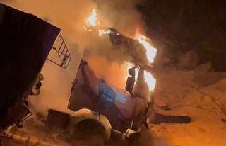 Sarıkamış’ta kaza yapan tır alev topunu döndü