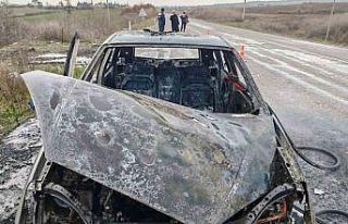 Seyir halindeki otomobil küle döndü