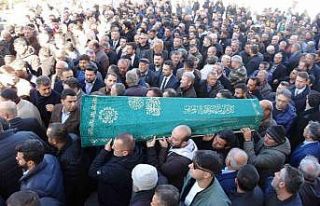 Şiddetli fırtınada yıkılan duvarın altında...