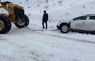Siirt’te yoğun kar yağışı nedeniyle kapanan...