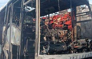 Silopi’de park halindeki otobüs ve tır yandı