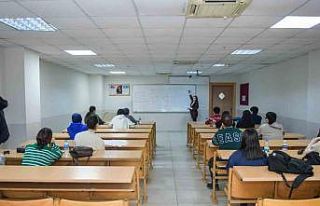 Sınav yolunda gençlere Esenyurt Belediyesi’nden...