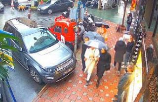 Şişli’de yolda yürüyen kadının telefonunu...