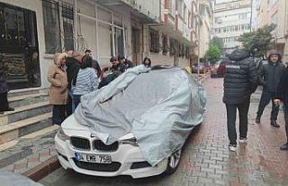 Sultangazi’de üzerine çakıldığı otomobilin...