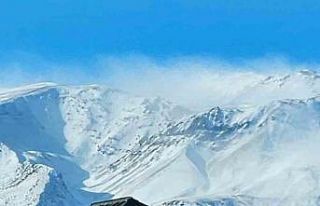 Süphan Dağı’nda kar fırtınası güzelliği