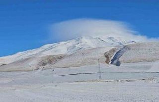 Süphan Dağı’nda mercek bulutu manzarası hayranlık...