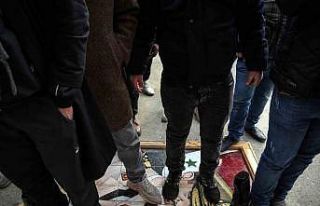 Suriye’de rejim askerleri teslim oluyor