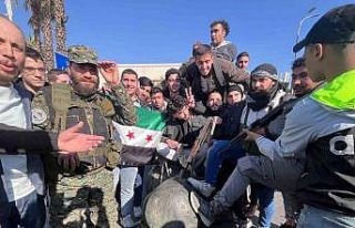 Suriyeliler, Hafız Esad’ın heykelini Emevi meydanında...