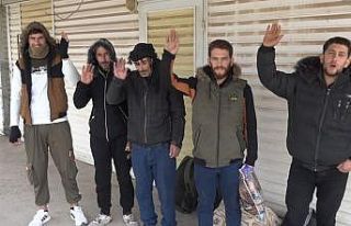 Suriyeliler Türkiye’ye teşekkür ederek memleketlerine...