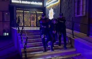 Taksiyle uyuşturucu ticareti yapan şüpheli takside...