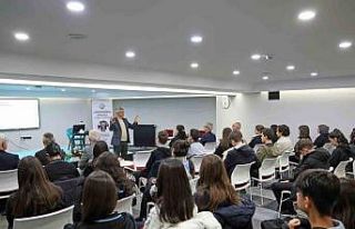 Talas’ın yazar okulu seminerlerinde bu hafta Ahmet...