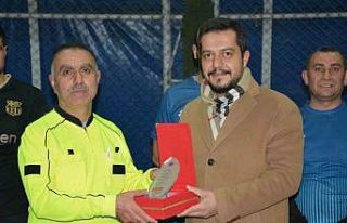 Tatvan’da futbol turnuvasının şampiyonu Eczane...