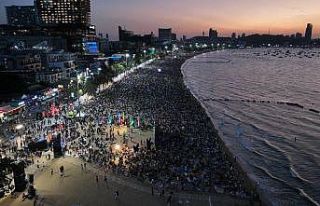 Tayland’da havai fişek festivali, karanlığı...