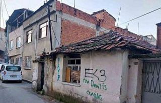 Tehlike arz eden metruk binalar yıkılıyor