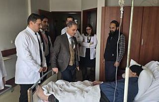 Tekin, Üzümlü İlçe Devlet Hastanesinde incelemede...