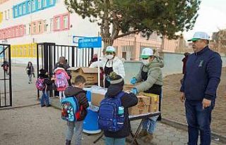 Tepebaşı’ndan çocuklara gıda desteği sürüyor