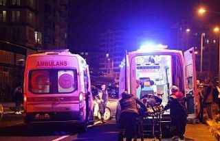 Ters şeritten geldi, kırmızı ışıkta bekleyen...