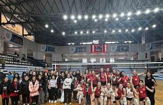 Turgutlu Belediyespor haftayı iki branşta da galibiyetle...