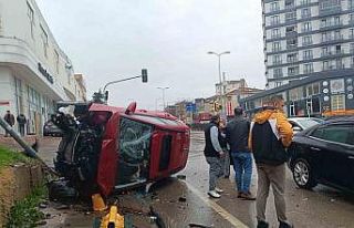 Tuzla’da 2 otomobil çarpıştı: 1 yaralı