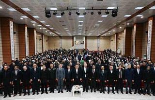 Umre ödüllü gençlik bilgi yarışmasında ödüller...