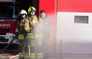 Üniversite öğrencilerine yangına müdahale eğitimi