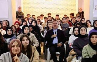 Vali Aydoğdu, gençlik buluşmalarının konuğu...