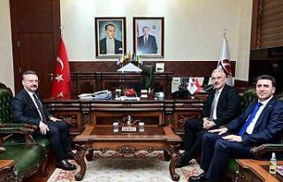 Vali Ayyıldız ve Aygöl, Eskişehir Valisi Hüseyin...