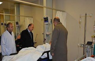 Vali Dallı, feci kazada yaralanan vatandaşları...