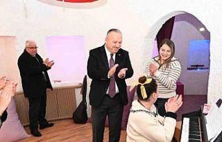 Vali Fidan engelli bireylerle atölye çalışmasına...