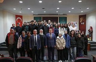 Vali Işın “Müzikçe Pazartesi Söyleşileri”nin...