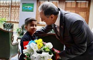 Vali Usta, minik Eymen ile bir araya geldi