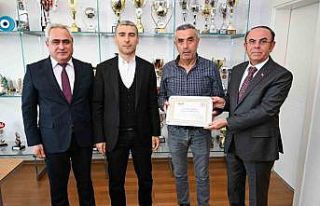 Vergi rekortmeni Gedik Piliç, Uşak Valisi Dr. Naci...