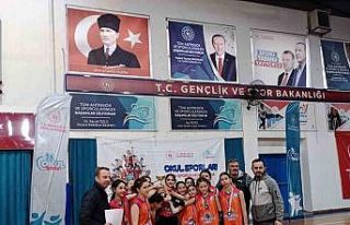 Voleybol küçüklerde şampiyonlar belli oldu