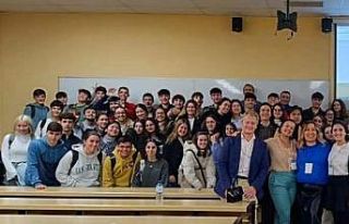 Yapay zeka algoritmalarını kullanarak kariyer iş...