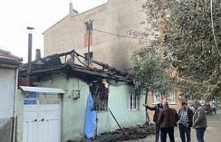 Yaşlı çift çıkan yangında hayatını kaybetti