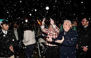 Yeni yıl coşkusu, Bursa yeni yıl meydanında yaşanıyor