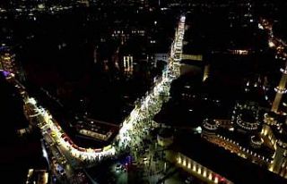 Yılbaşına saatler kala vatandaşlar Taksim Meydanı’na...