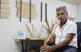 Yılların ustasının elinde ney olan kamışlar,...