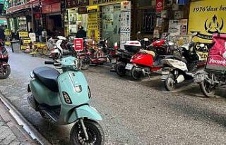 Yol mu motosiklet park alanı mı?