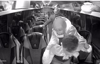 Yolcuyu sırtında taşıyan Siirtli otobüs şoförü:...