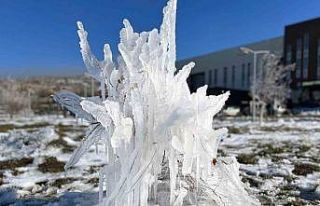 Yozgat’ta soğuk hava buz sarkıklarıyla görsel...