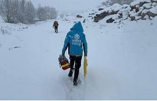 Yüksekova’da kar engeline rağmen 72 yaşındaki...
