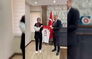 Yurtlig çekilişinden forma kazanana öğrenciye...